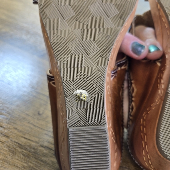 L'Artiste By Spring Step Sesame Wedge Tooled Hand Painted Leather Sandals - Picture 4 of 12